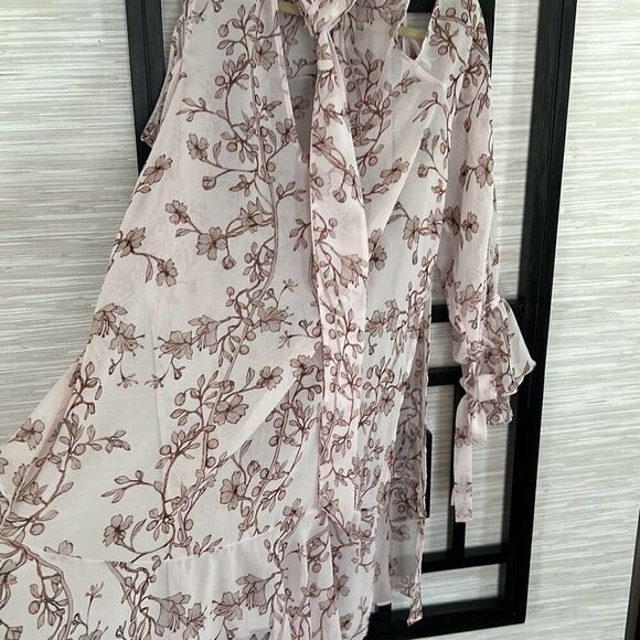 BCBG gorgeous mauve pink flow blouse with ruffle sleeve slit sides size L - Picture 6 of 7